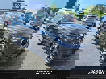 New 2025 Volvo XC40 B5 Plus w/ Protection Package Premier