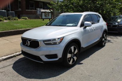 Used 2020 Volvo XC40 T5 Momentum w/ Protection Package