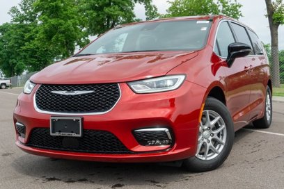 New 2025 Chrysler Pacifica Select