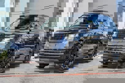 New 2025 Land Rover Range Rover SE