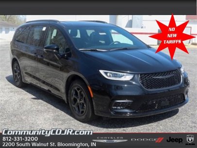 New 2025 Chrysler Pacifica Select