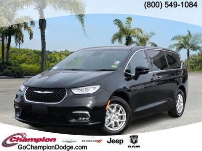 New 2025 Chrysler Pacifica Select