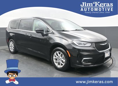 Used 2023 Chrysler Pacifica Touring-L