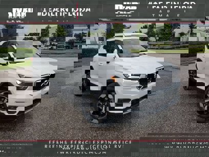 Used 2021 Volvo XC40 T4 Momentum