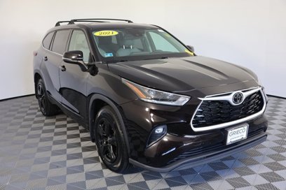 Used 2021 Toyota Highlander LE