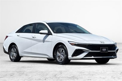 New 2025 Hyundai Elantra SE