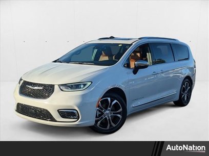 Used 2025 Chrysler Pacifica Pinnacle w/ Trailer Tow Group