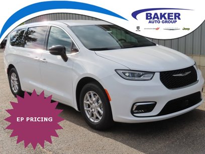 New 2025 Chrysler Pacifica Select