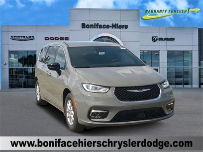 New 2025 Chrysler Pacifica Select