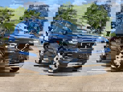 Used 2021 Volvo XC40 T4 Momentum