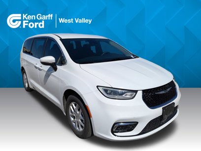 Used 2023 Chrysler Pacifica Touring-L