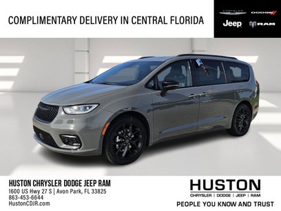 New 2025 Chrysler Pacifica Limited
