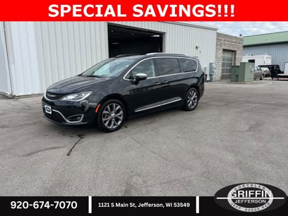 Used 2020 Chrysler Pacifica Limited w/ Tire & Wheel Group