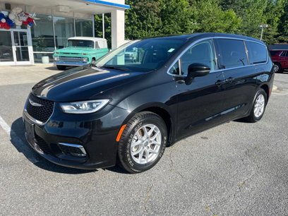 Used 2023 Chrysler Pacifica Touring-L