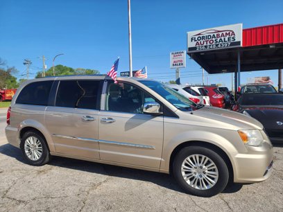 Used 2015 Chrysler Town & Country Limited Platinum w/ Trailer Tow Group