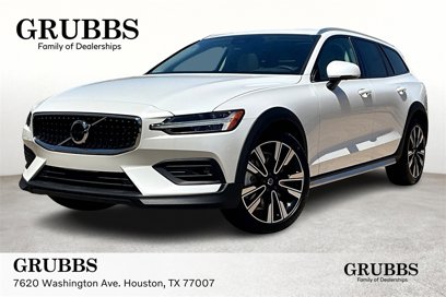 New 2025 Volvo V60 B5 Cross Country Ultra w/ Protection Package Premier