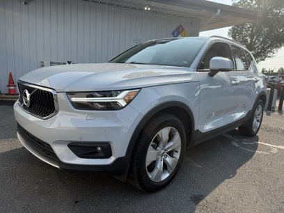 Used 2022 Volvo XC40 T5 Momentum