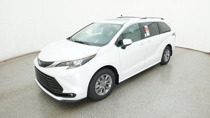 New 2025 Toyota Sienna XLE