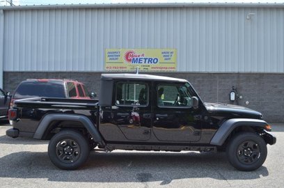 New 2025 Jeep Gladiator Sport