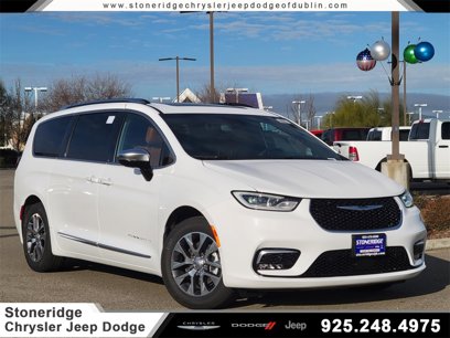 New 2025 Chrysler Pacifica Pinnacle