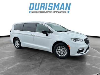 New 2025 Chrysler Pacifica Select