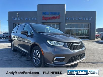 Used 2022 Chrysler Pacifica Touring-L w/ Uconnect Theater Family Group