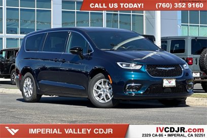New 2025 Chrysler Pacifica Select