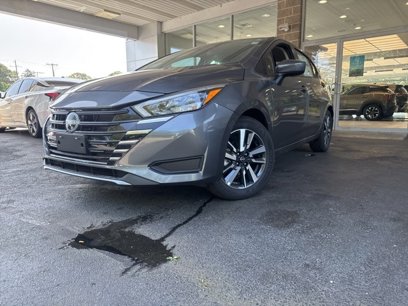New 2025 Nissan Versa SV w/ Trunk Package