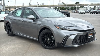 New 2025 Toyota Camry SE