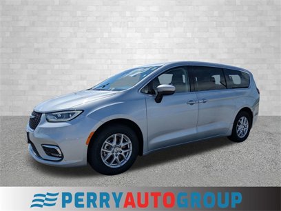 Used 2023 Chrysler Pacifica Touring-L