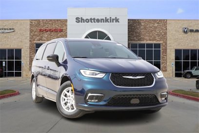 New 2025 Chrysler Pacifica Select