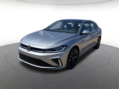 New 2025 Volkswagen Jetta SE w/ Sunroof Package