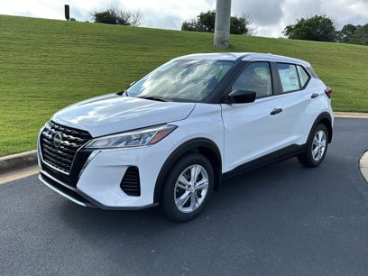 New 2025 Nissan Kicks Play S