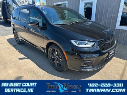 New 2024 Chrysler Pacifica Limited w/ S Appearance Package