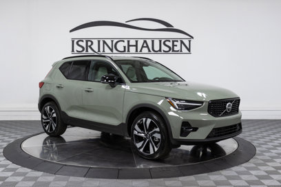 New 2025 Volvo XC40 B5 Plus w/ Climate Package