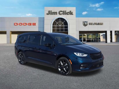 New 2025 Chrysler Pacifica Limited w/ Trailer Tow Group