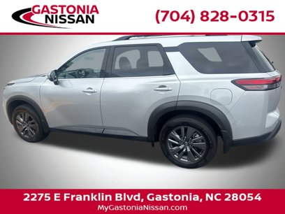 Used 2023 Nissan Pathfinder SV w/ Black Appearance Package