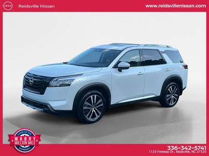 New 2025 Nissan Pathfinder Platinum w/ Black Appearance Package