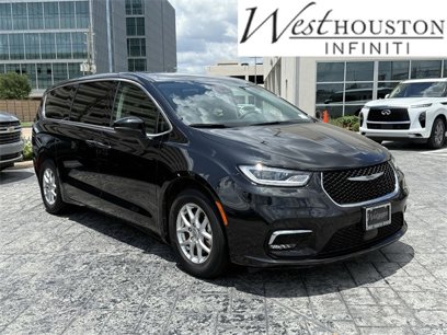 Used 2023 Chrysler Pacifica Touring-L