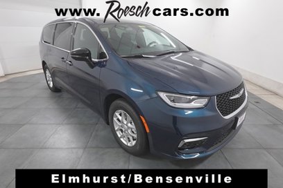 New 2025 Chrysler Pacifica Select