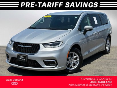 Used 2023 Chrysler Pacifica Touring-L