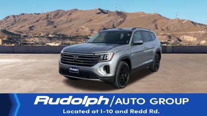 Used 2024 Volkswagen Atlas SE w/ Black Wheel Package