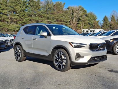 New 2025 Volvo XC40 B5 Ultra w/ Climate Package