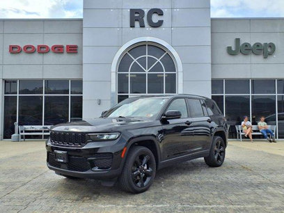 Used 2023 Jeep Grand Cherokee Altitude