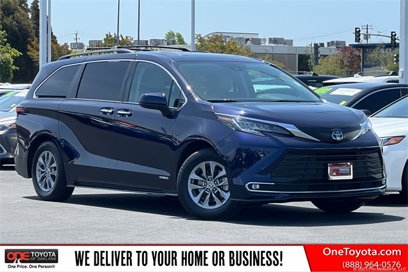 Used 2021 Toyota Sienna XLE
