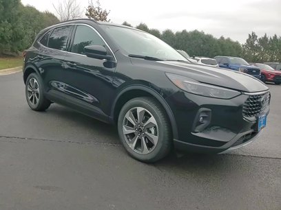 New 2025 Ford Escape Platinum w/ Class II Trailer Tow Package