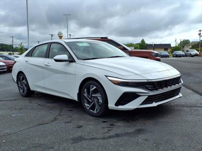 New 2025 Hyundai Elantra SEL