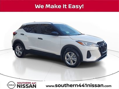 New 2025 Nissan Kicks Play S