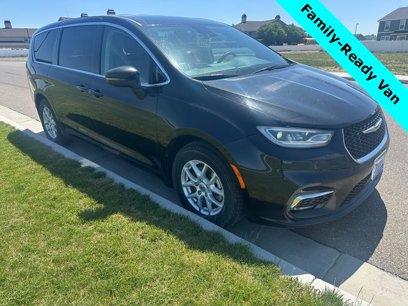 Used 2023 Chrysler Pacifica Touring-L