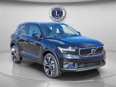 New 2025 Volvo XC40 B5 Ultra w/ Climate Package